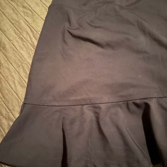 Tommy Bahama golf navy ruffle Women's Skort size large worn once - Picture 7 of 7